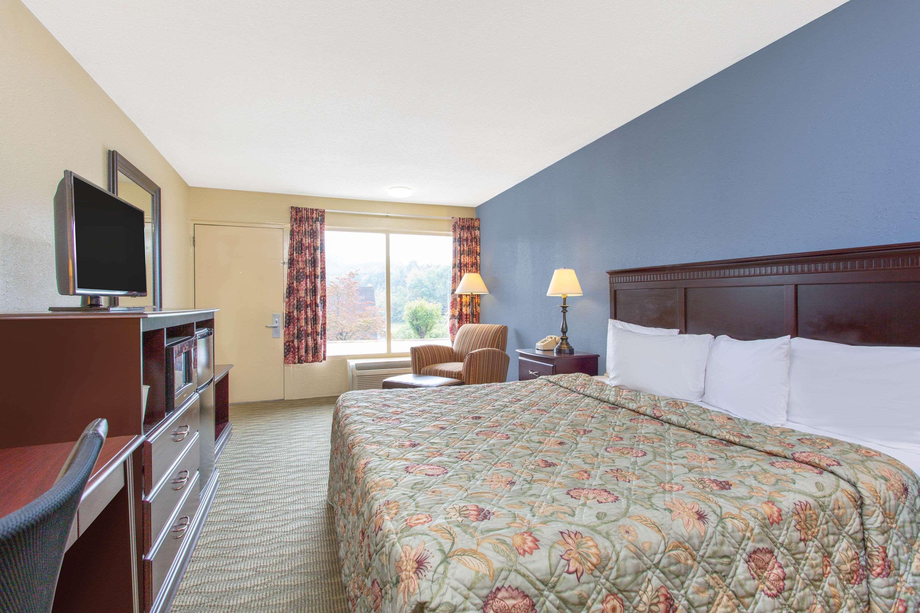 Days Inn By Wyndham Lexington Exterior photo