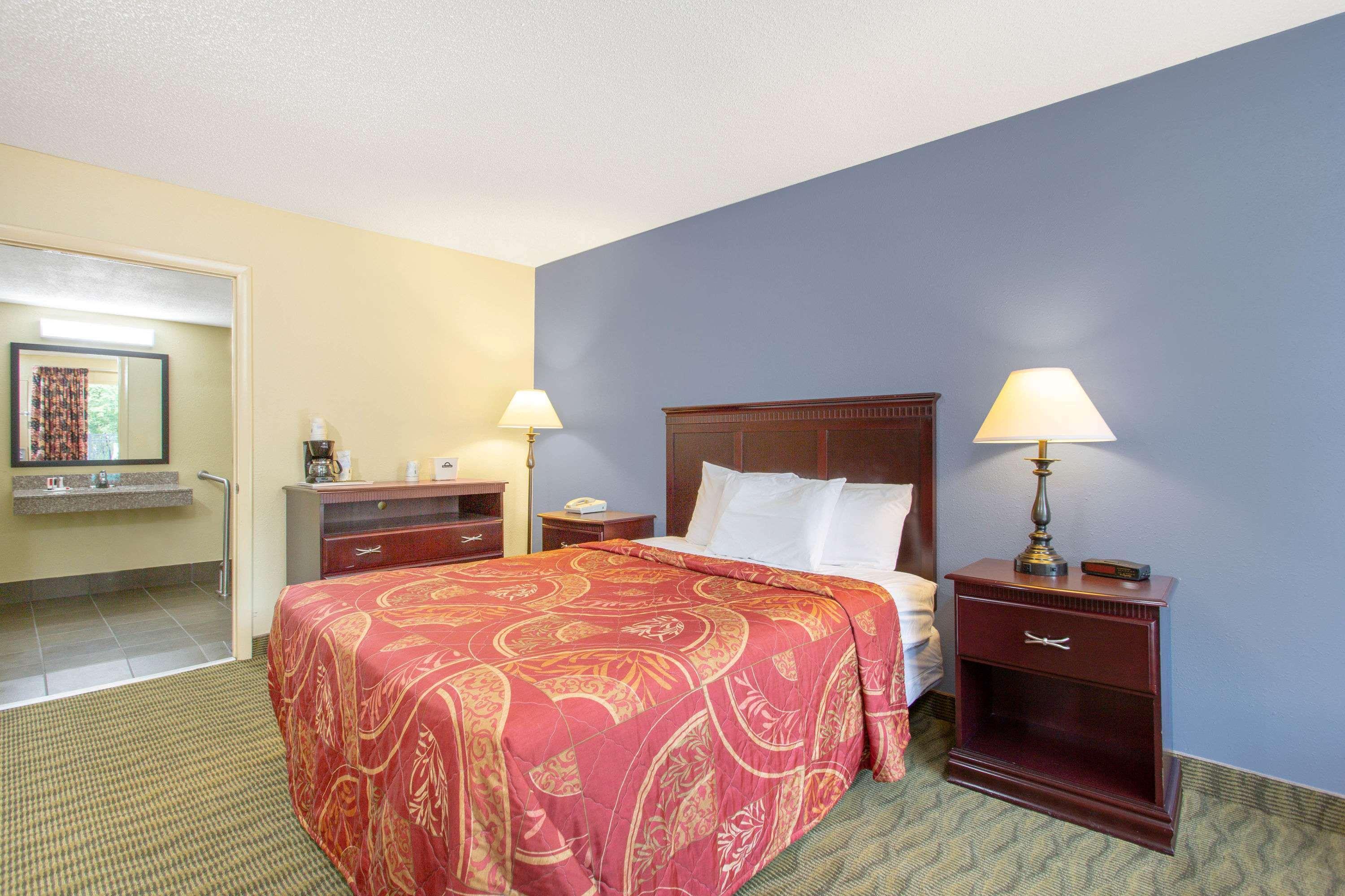 Days Inn By Wyndham Lexington Exterior photo