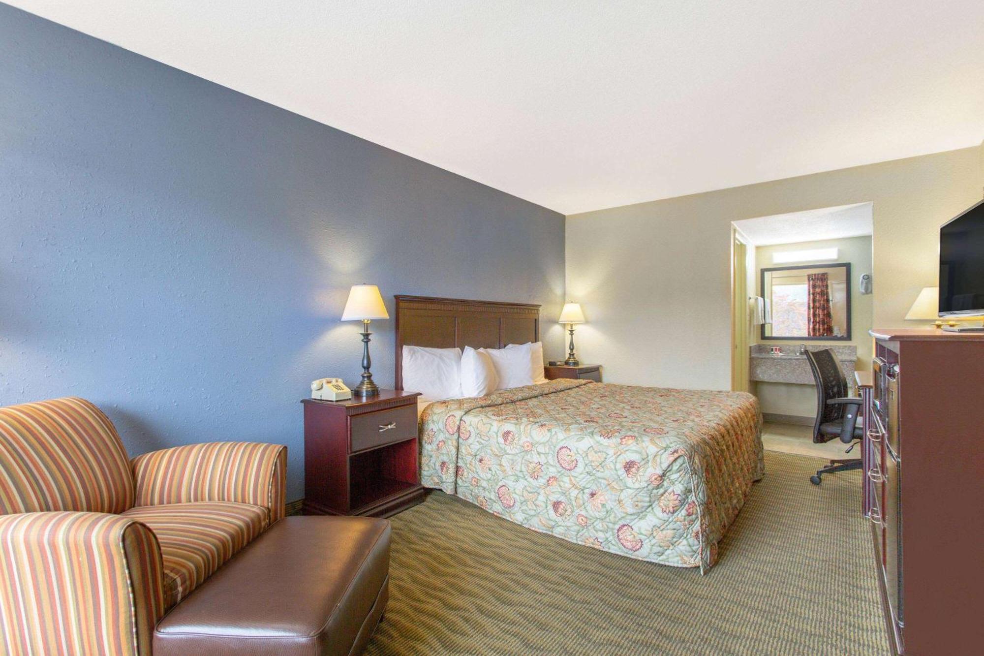 Days Inn By Wyndham Lexington Exterior photo